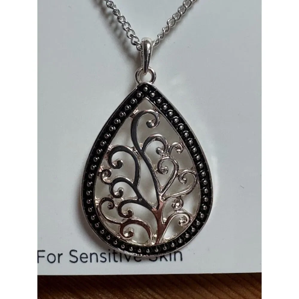 Silver-Tone Teardrop Necklace NWT